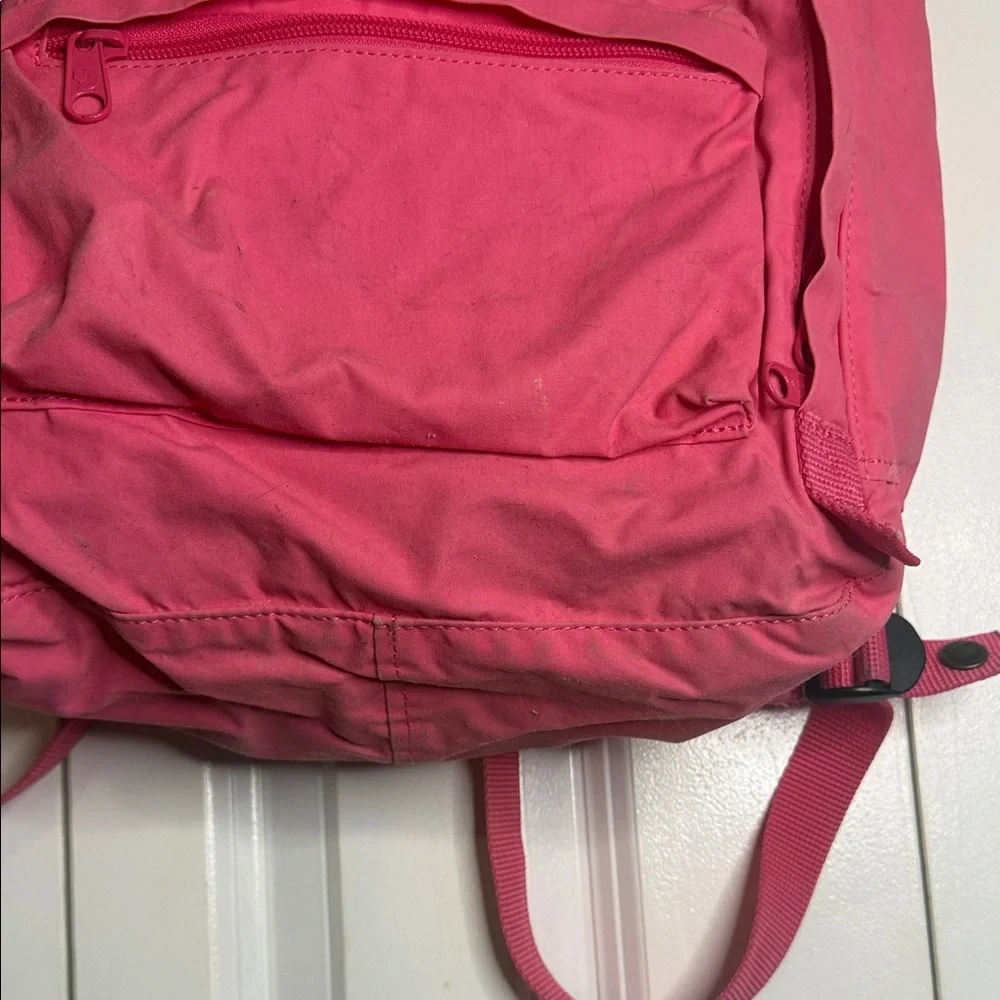 Fjallraven Kanken Hot Pink Backpack with Front Pocket - Picture 2 of 4